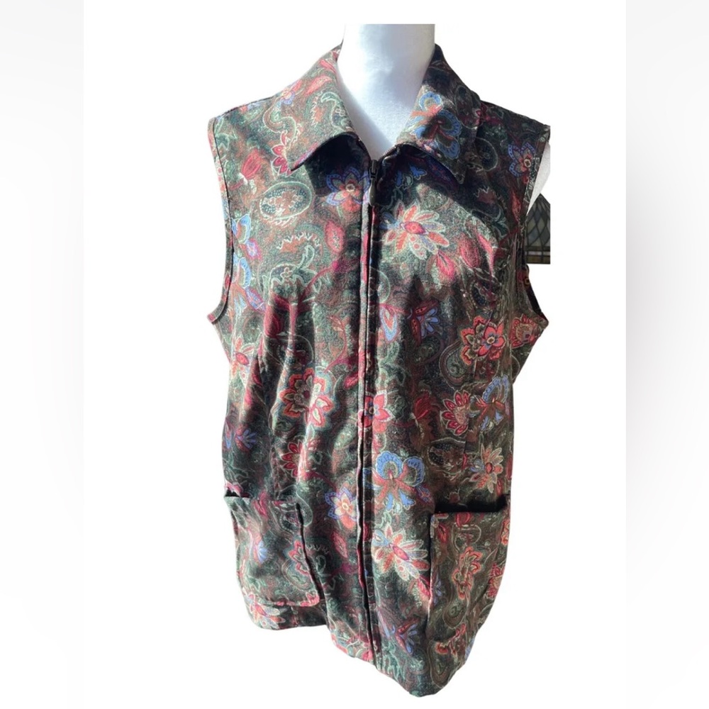 Koret Women’s Petite Medium Floral Lightweight Zip Up Vest